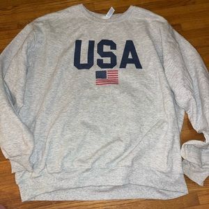 Brandy Melville USA crewneck